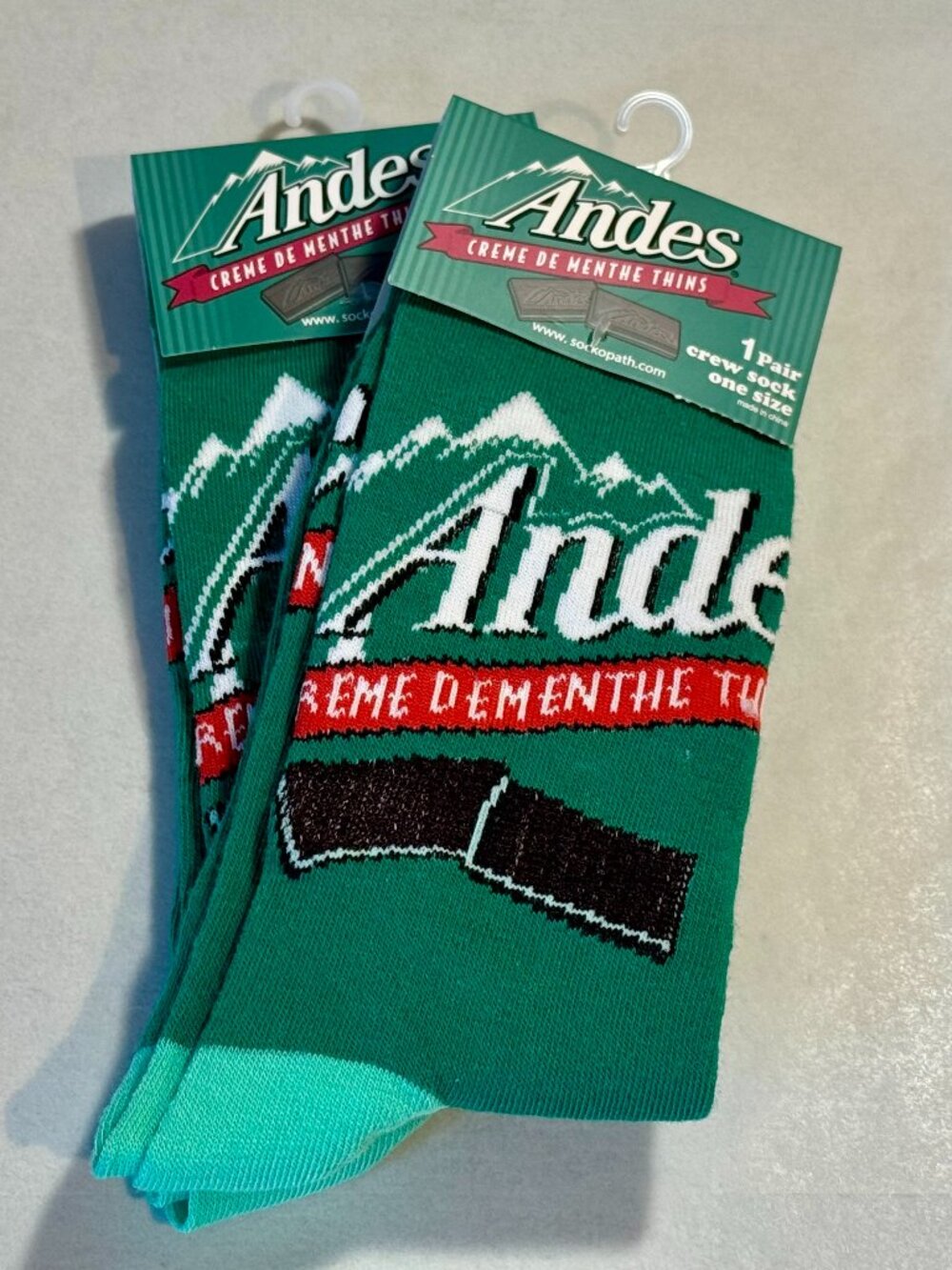 2 Pairs Andes Novelty Crew Socks Size 6-12/13 OSFM